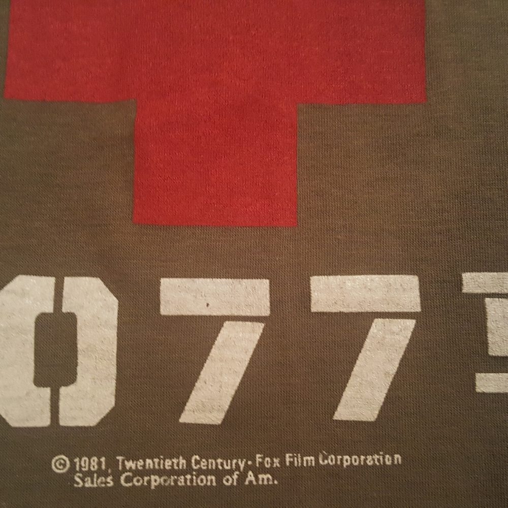 Vintage 1981 Mash 4077 T Shirt - Picture 3 of 6